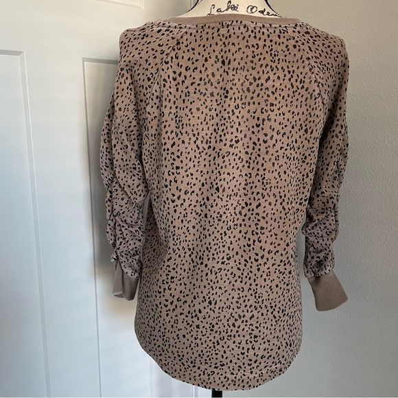 JANE & DELANCEY L/S Leopard Print Top, Size M - Picture 3 of 3